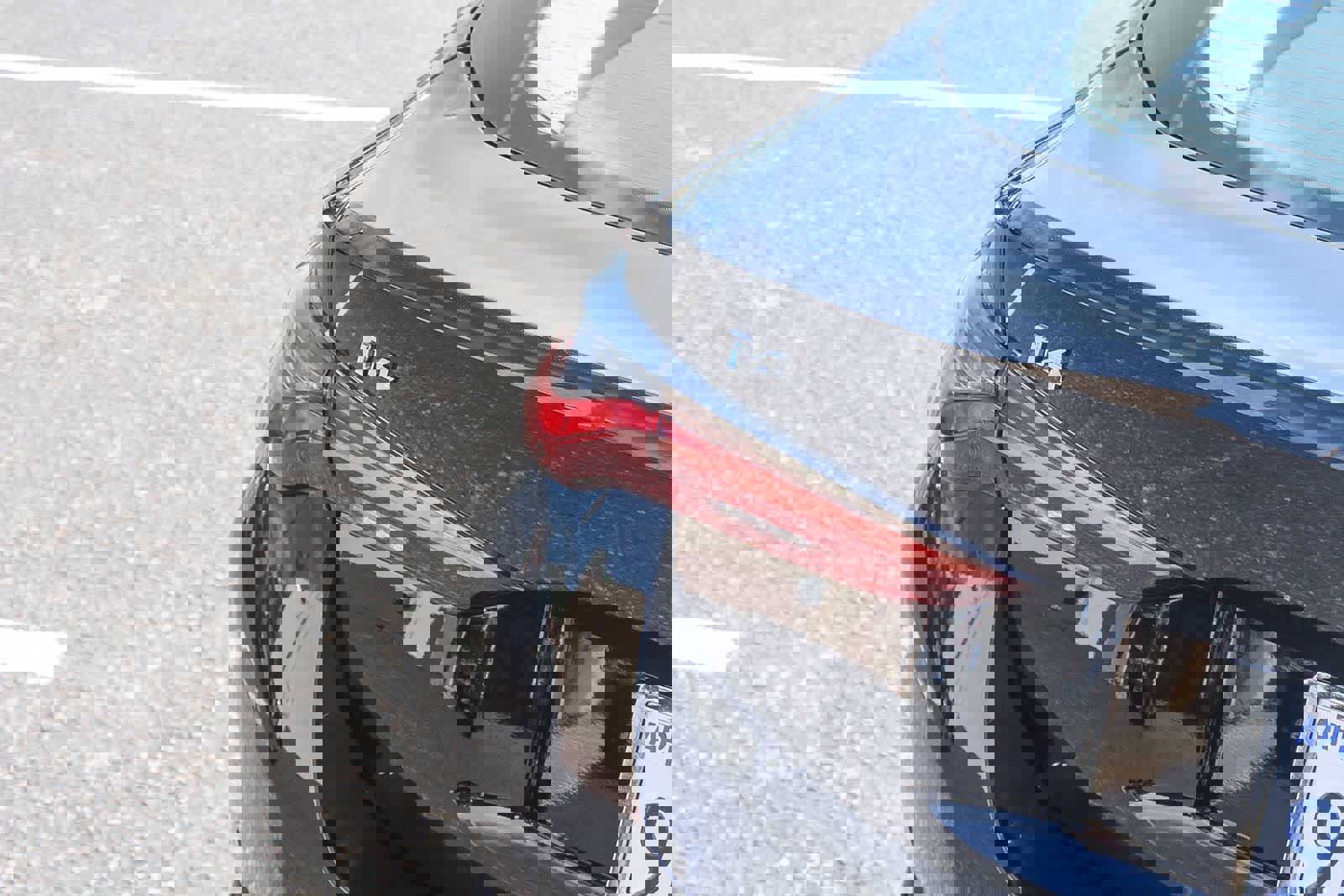 Used 2023 BMW i4 eDrive35 w/ Premium Package image 8