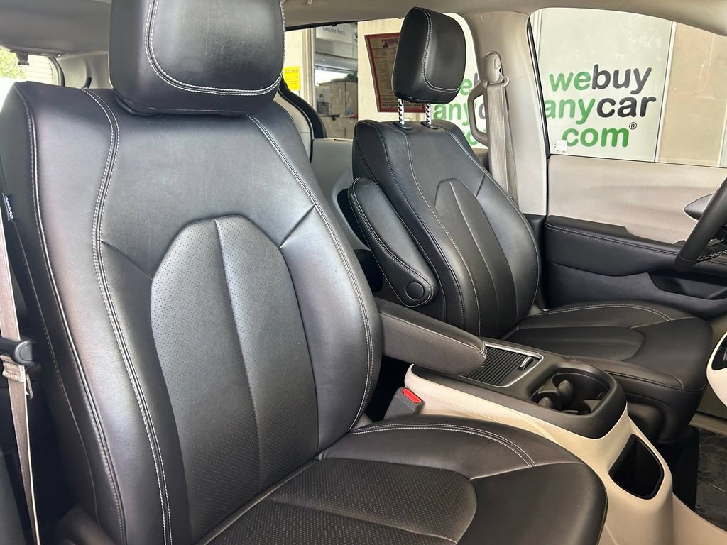 Used 2024 Chrysler Pacifica Touring-L FWD image 22