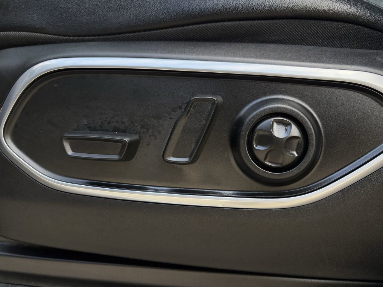 Used 2024 Jeep Wagoneer L Series II image 28