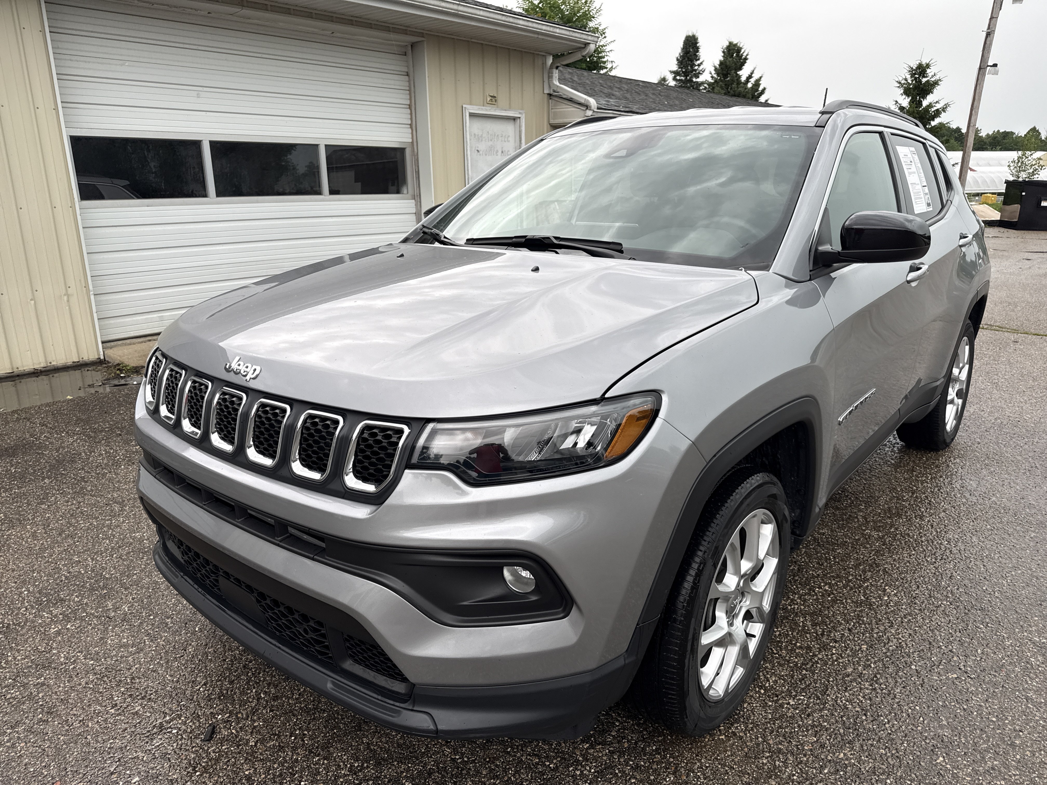 Used 2023 Jeep Compass Latitude AWD/4WD image 8