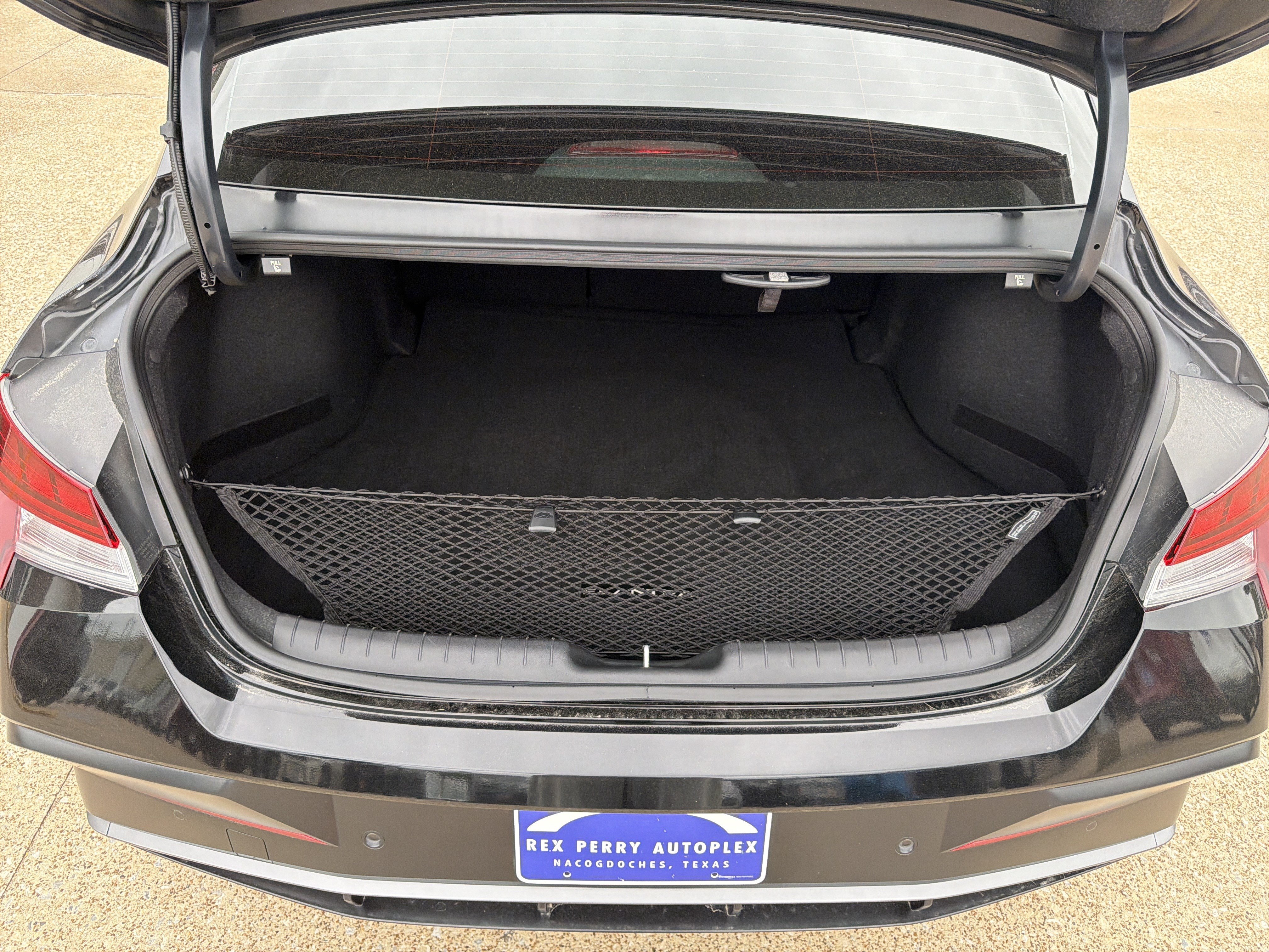 Used 2024 Hyundai Elantra Limited FWD image 25