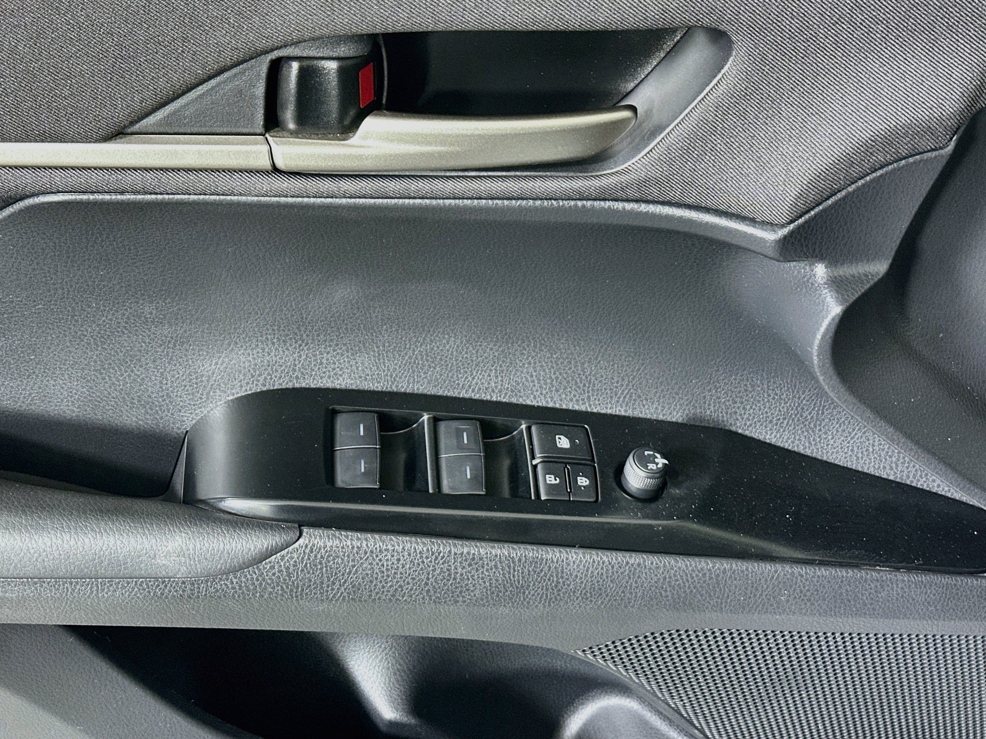 Used 2025 Toyota Camry LE w/ Convenience Package FWD image 14