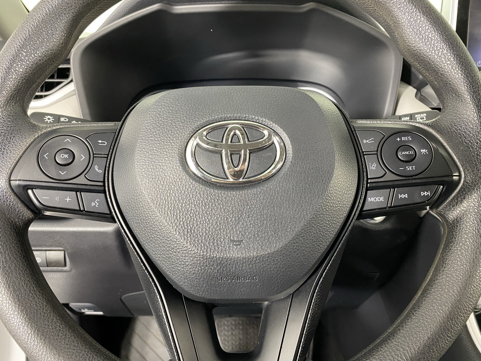 Used 2025 Toyota RAV4 XLE FWD image 16
