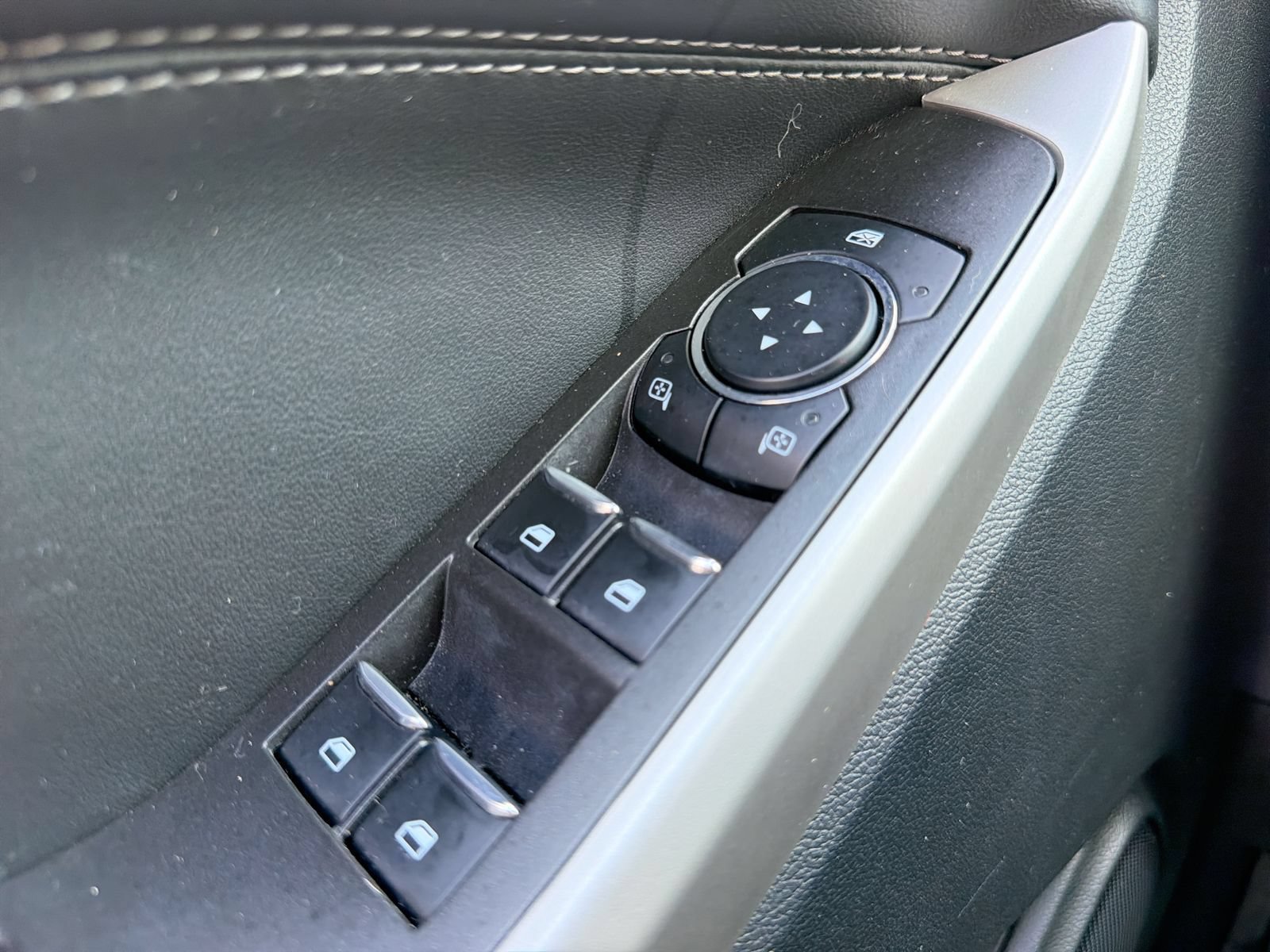 Used 2023 Ford Explorer XLT AWD/4WD image 19