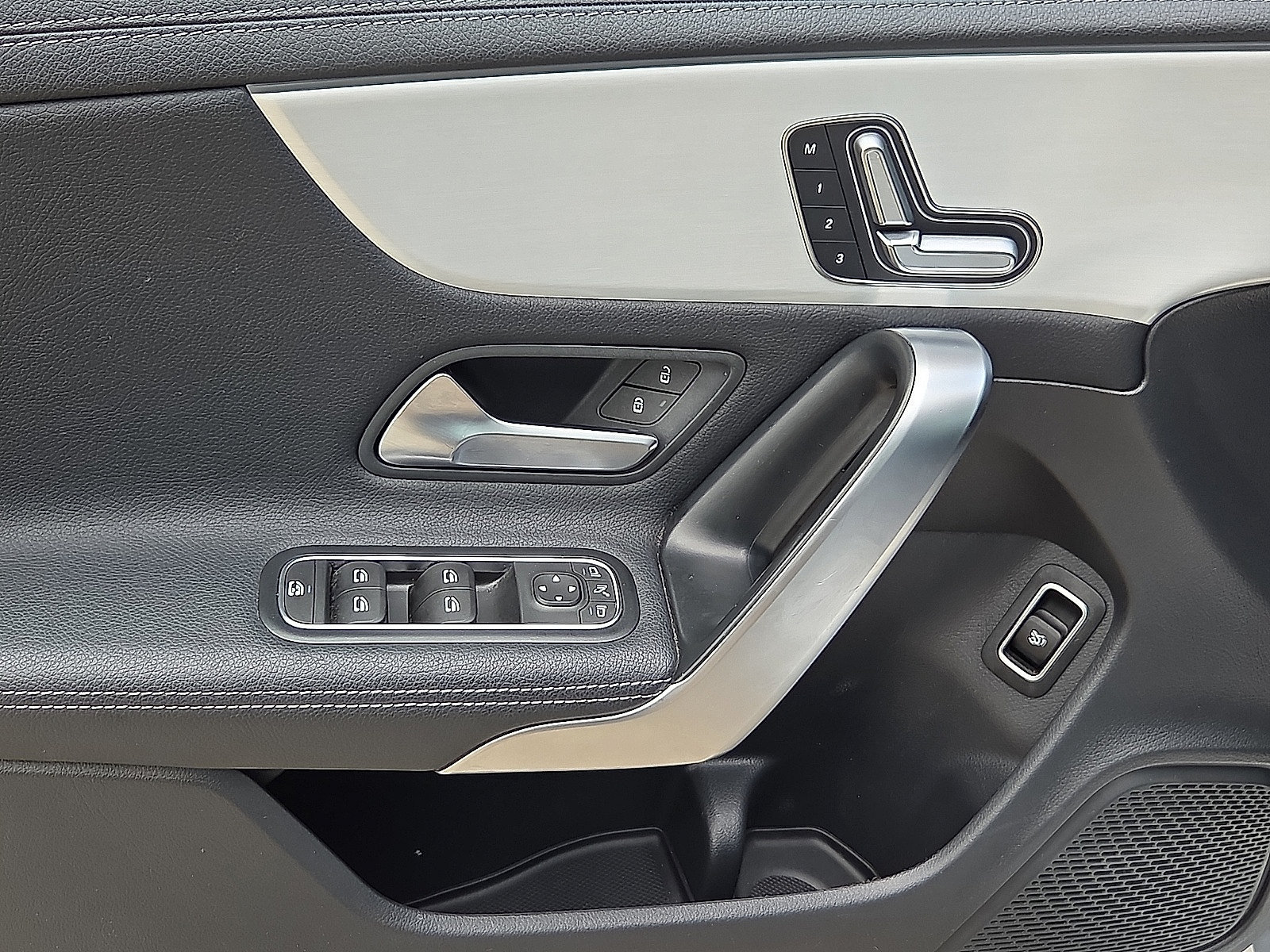 Used 2025 Mercedes-Benz CLA 250 4MATIC image 13
