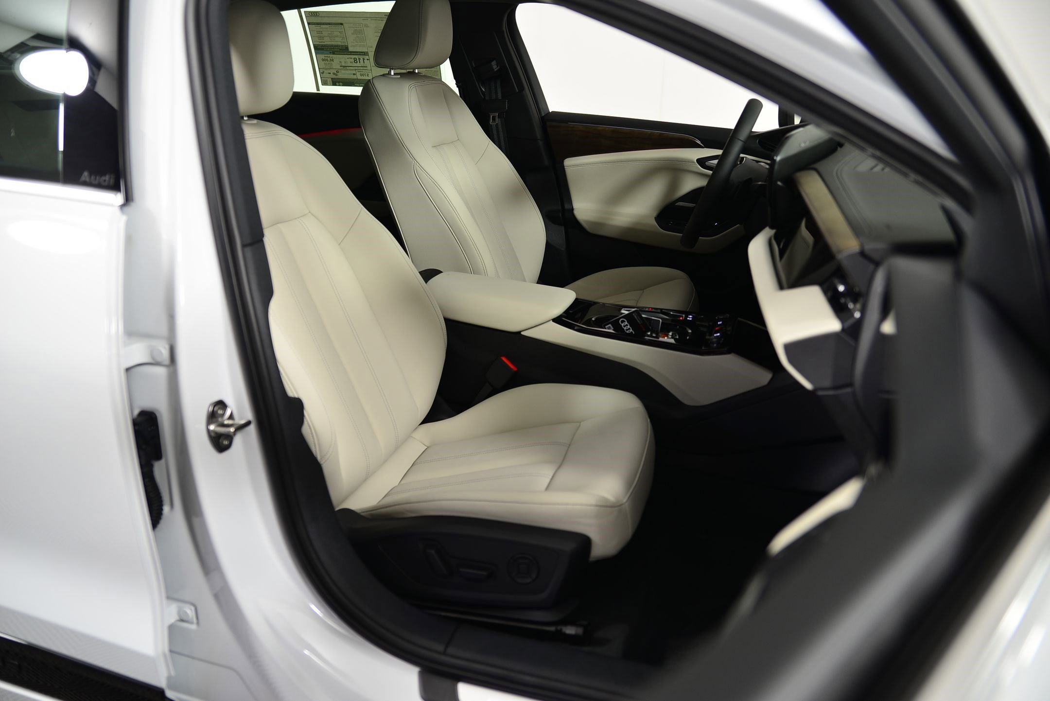 New 2025 Audi A6 e-tron Premium Plus image 18