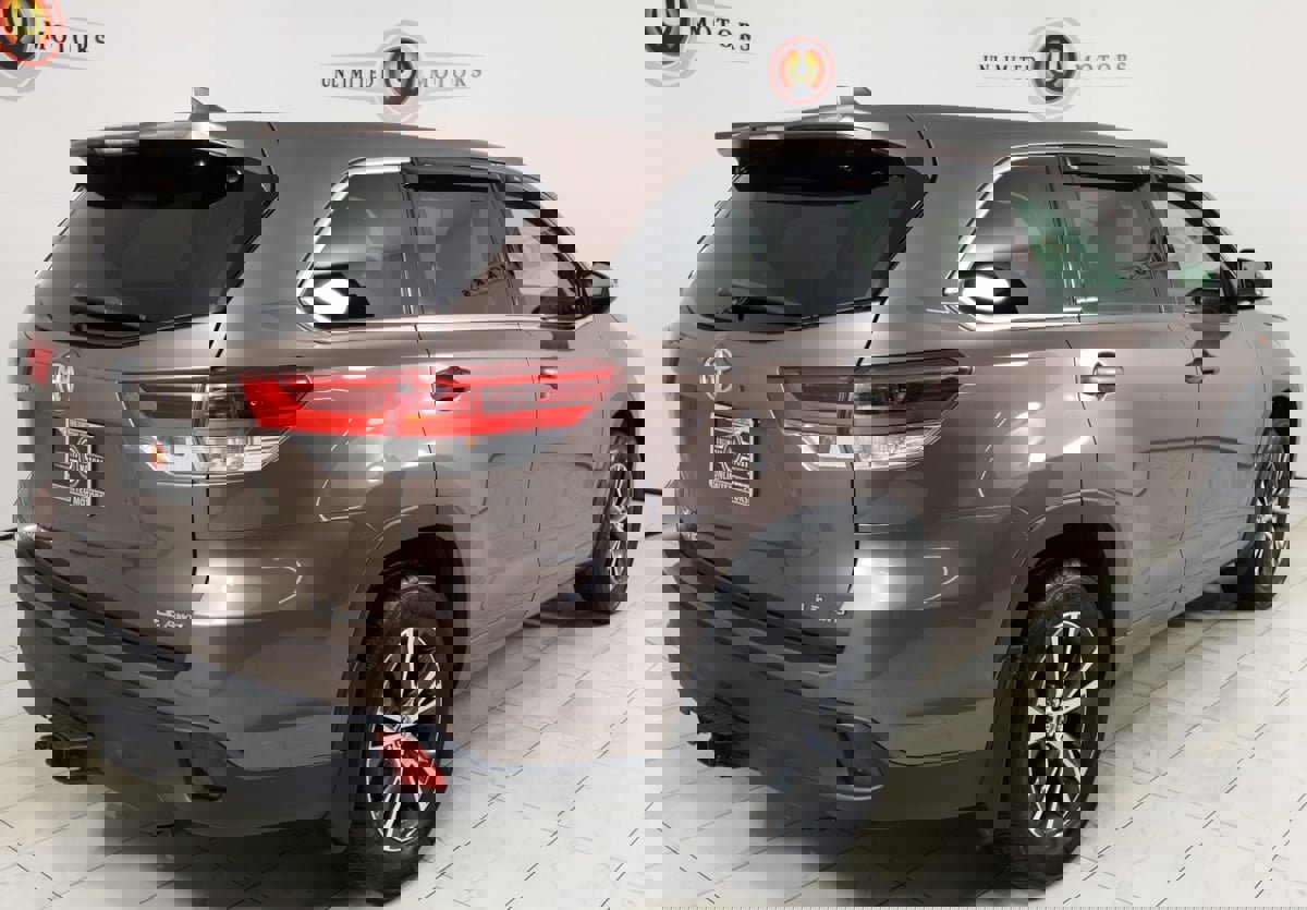Used 2017 Toyota Highlander Plus image 3