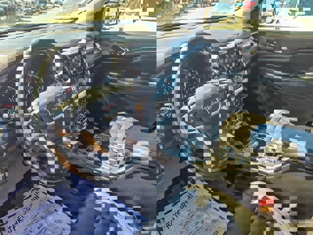 Used 2023 GMC Acadia SLT image 9