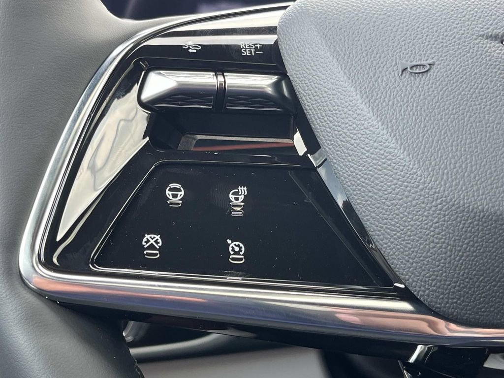 New 2026 Cadillac Lyriq Premium Luxury image 28