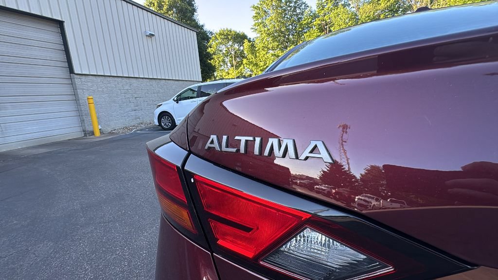 Used 2025 Nissan Altima 2.5 SV FWD image 37