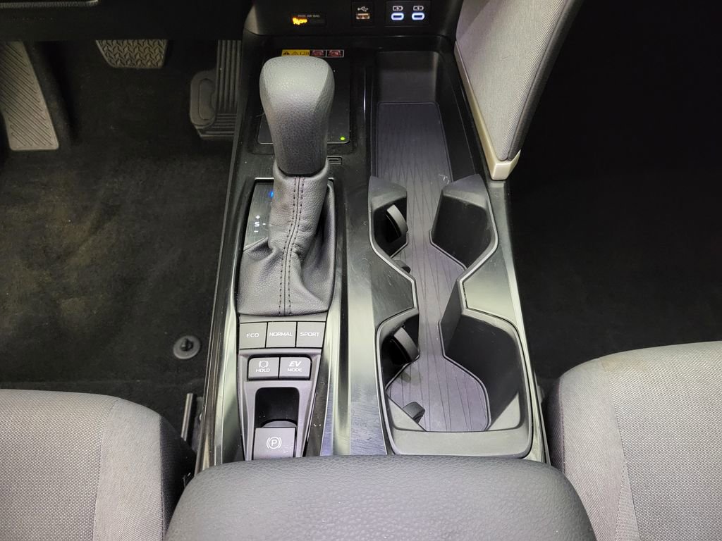 Used 2025 Toyota Camry LE image 28