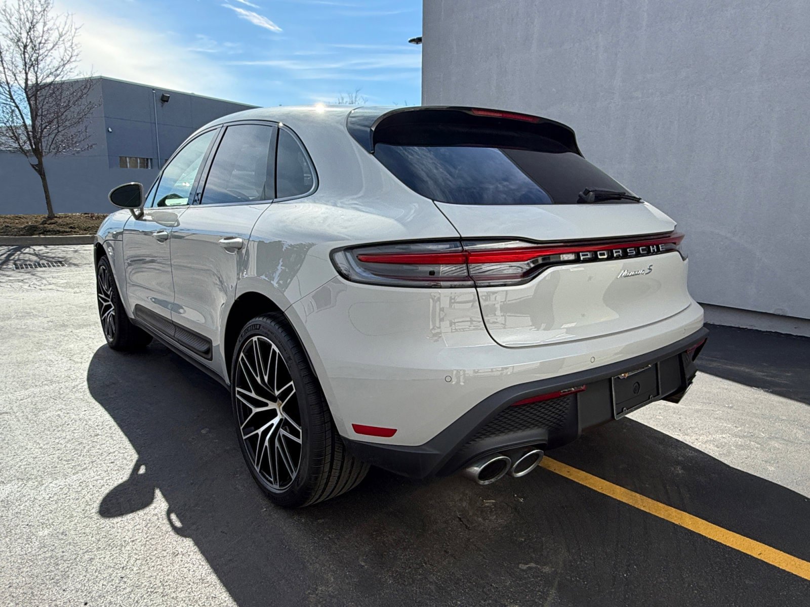 Certified 2025 Porsche Macan S AWD/4WD image 3