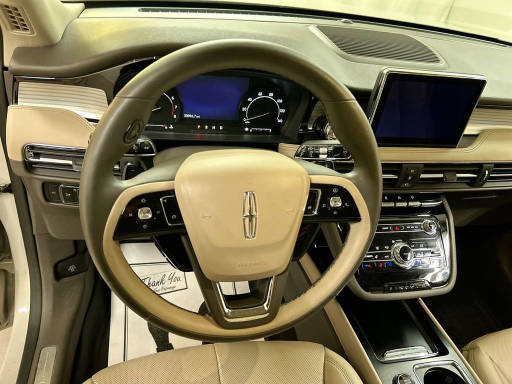 Used 2022 Lincoln Corsair Standard w/ Equipment Group 101A image 4