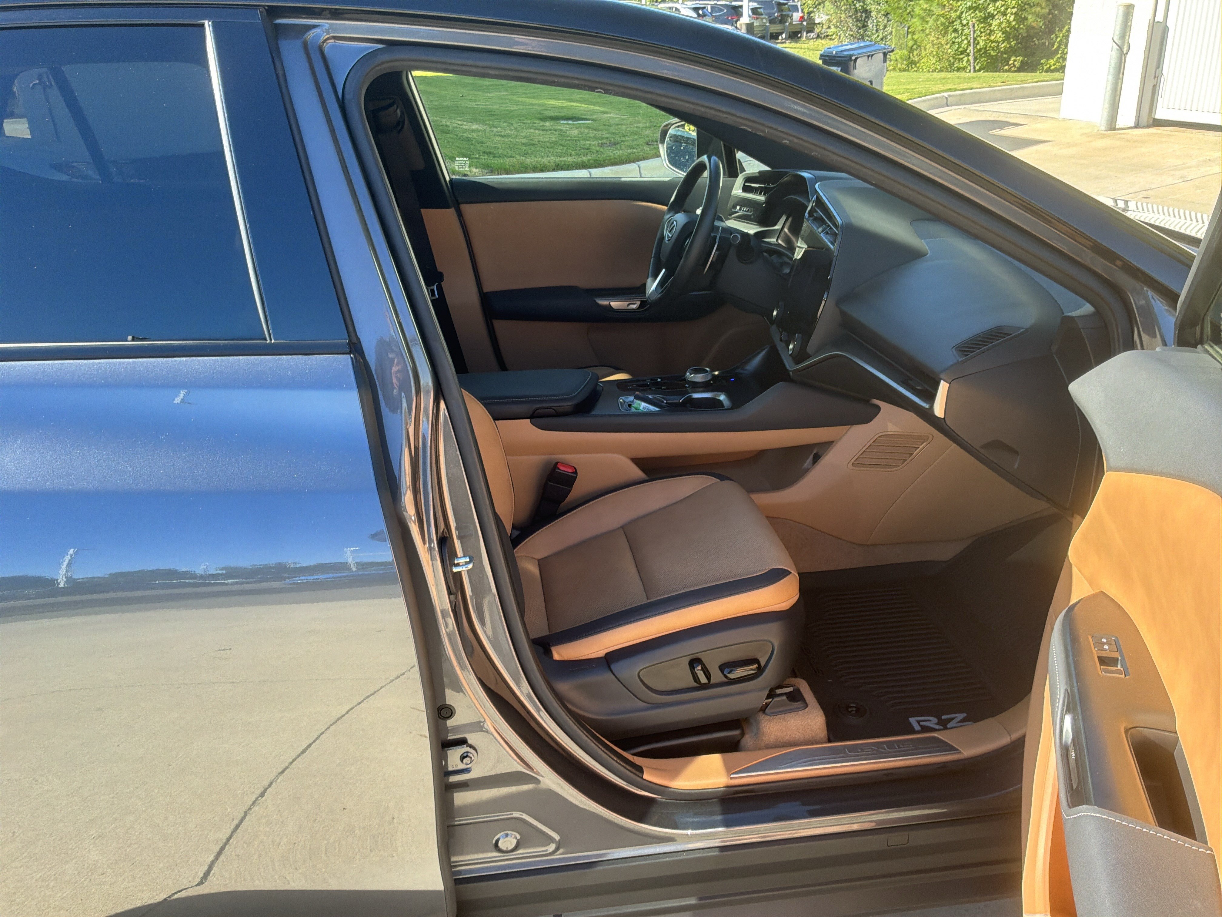 Used 2023 Lexus RZ 450e Premium w/ Technology Package AWD/4WD image 33