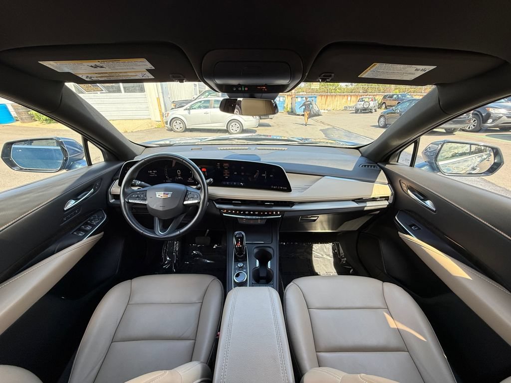Used 2025 Cadillac XT4 Premium Luxury FWD image 23