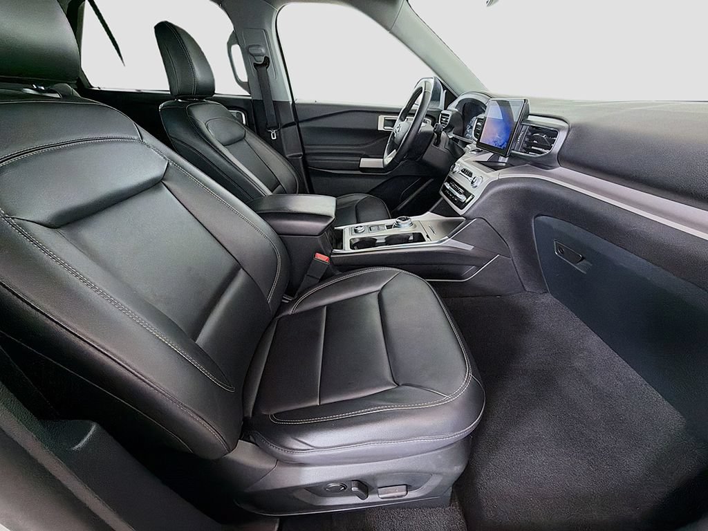 Used 2023 Ford Explorer XLT w/ Equipment Group 202A AWD/4WD image 27