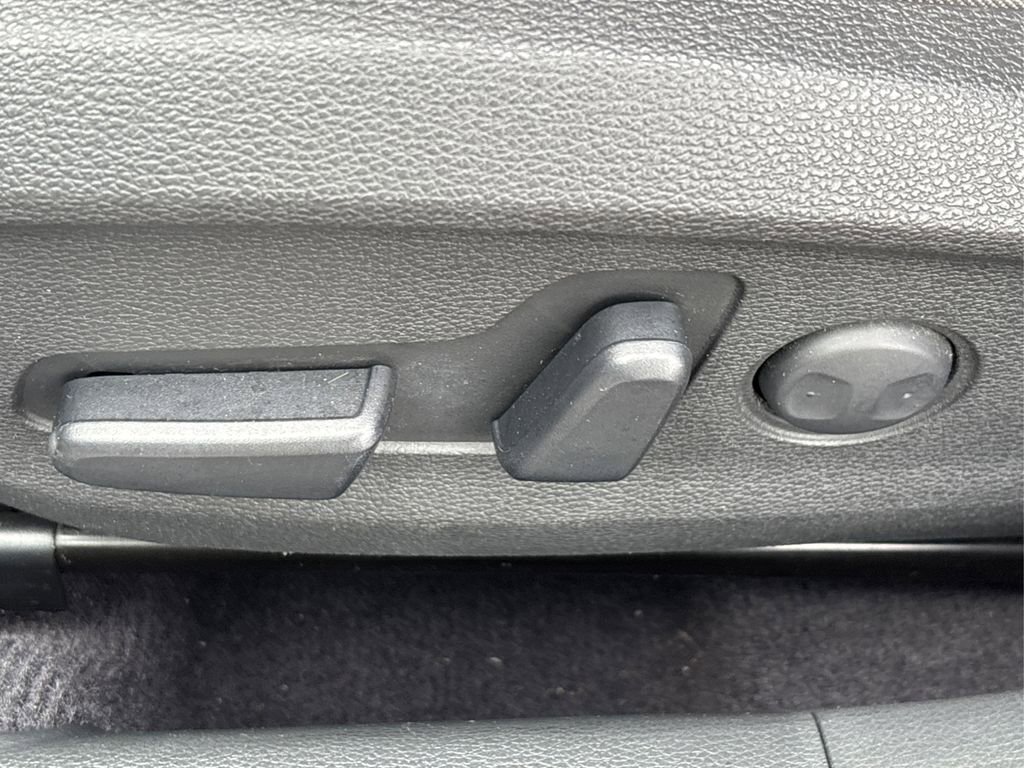 Used 2015 Hyundai Sonata SE w/ Option Group 09 FWD image 32