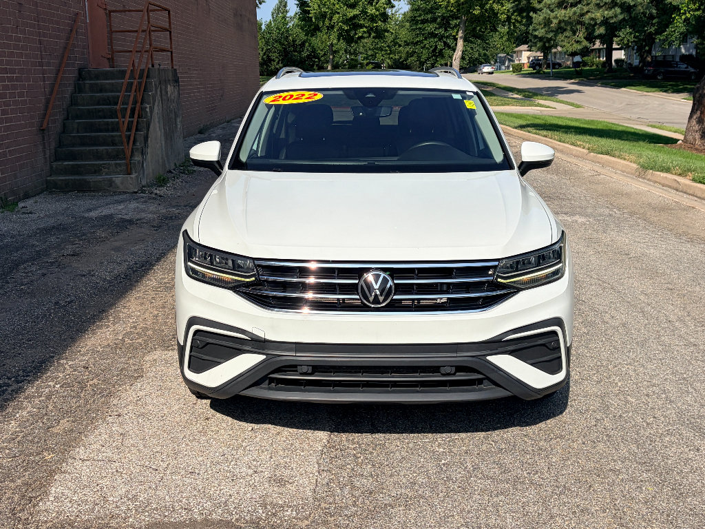 Used 2022 Volkswagen Tiguan SE w/ Panoramic Sunroof Package FWD image 8