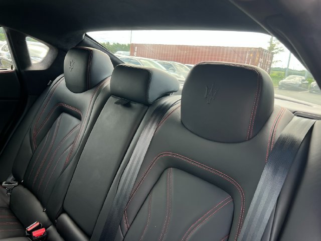 Used 2016 Maserati Quattroporte S RWD image 17