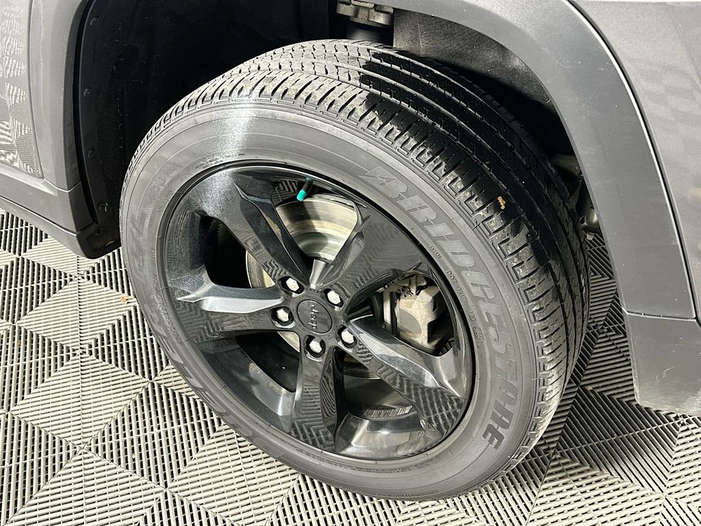 Certified 2023 Jeep Grand Cherokee L Laredo image 44