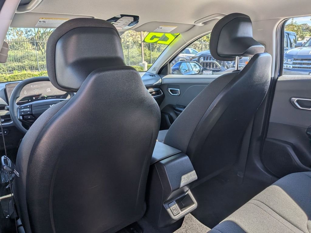 Used 2025 Kia K4 LXS image 25
