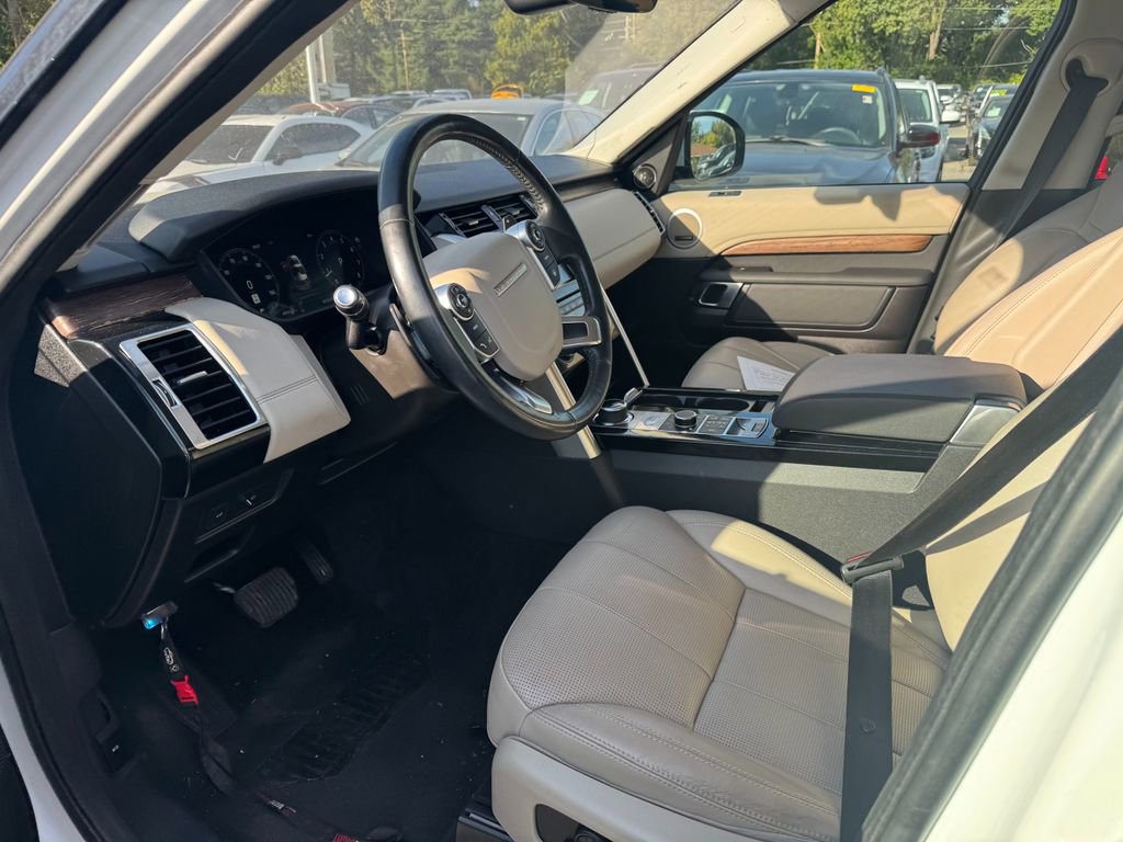 Used 2018 Land Rover Discovery HSE image 5