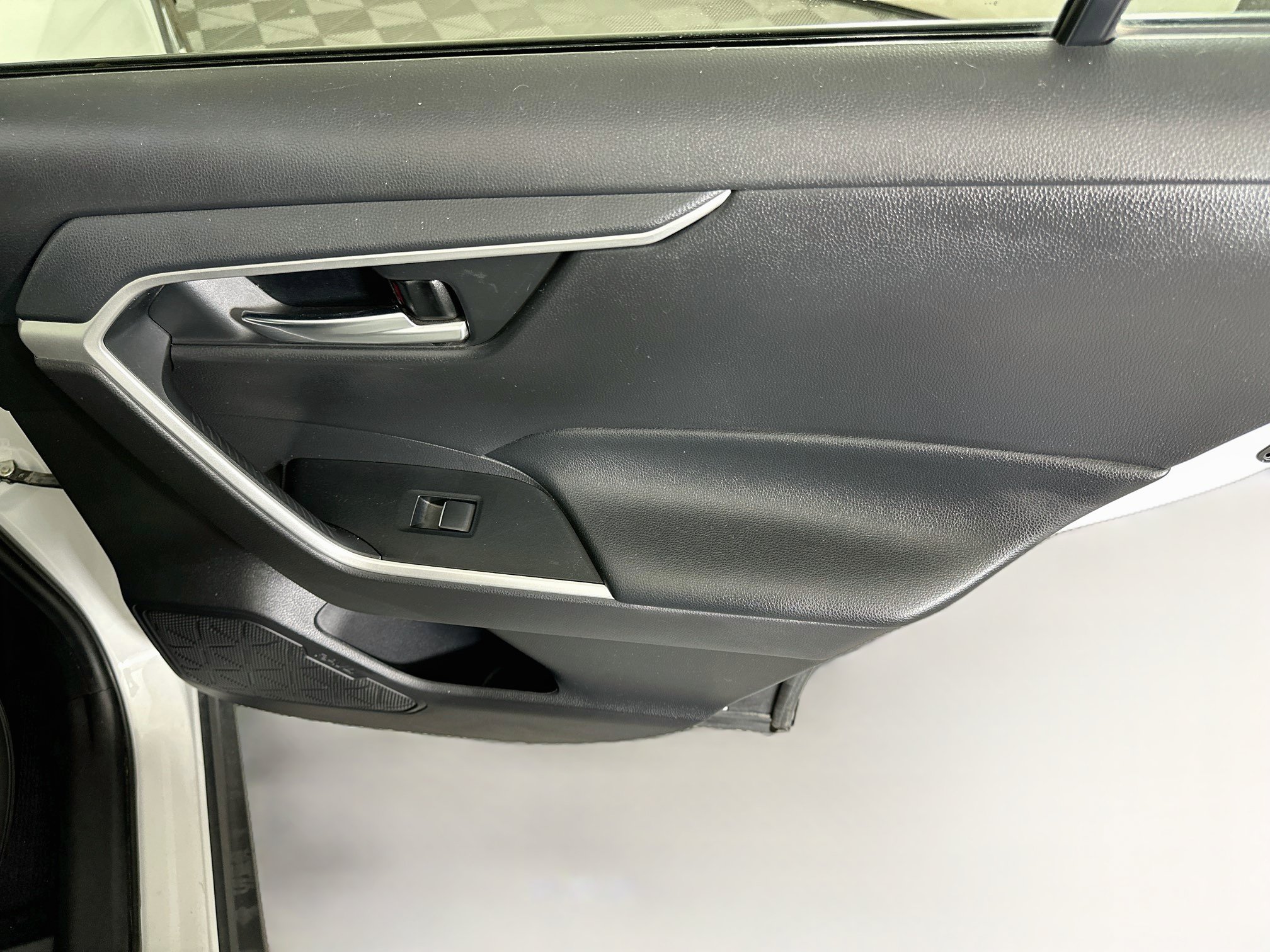 Used 2020 Toyota RAV4 XLE Premium w/ Carpet Mat Package FWD image 31