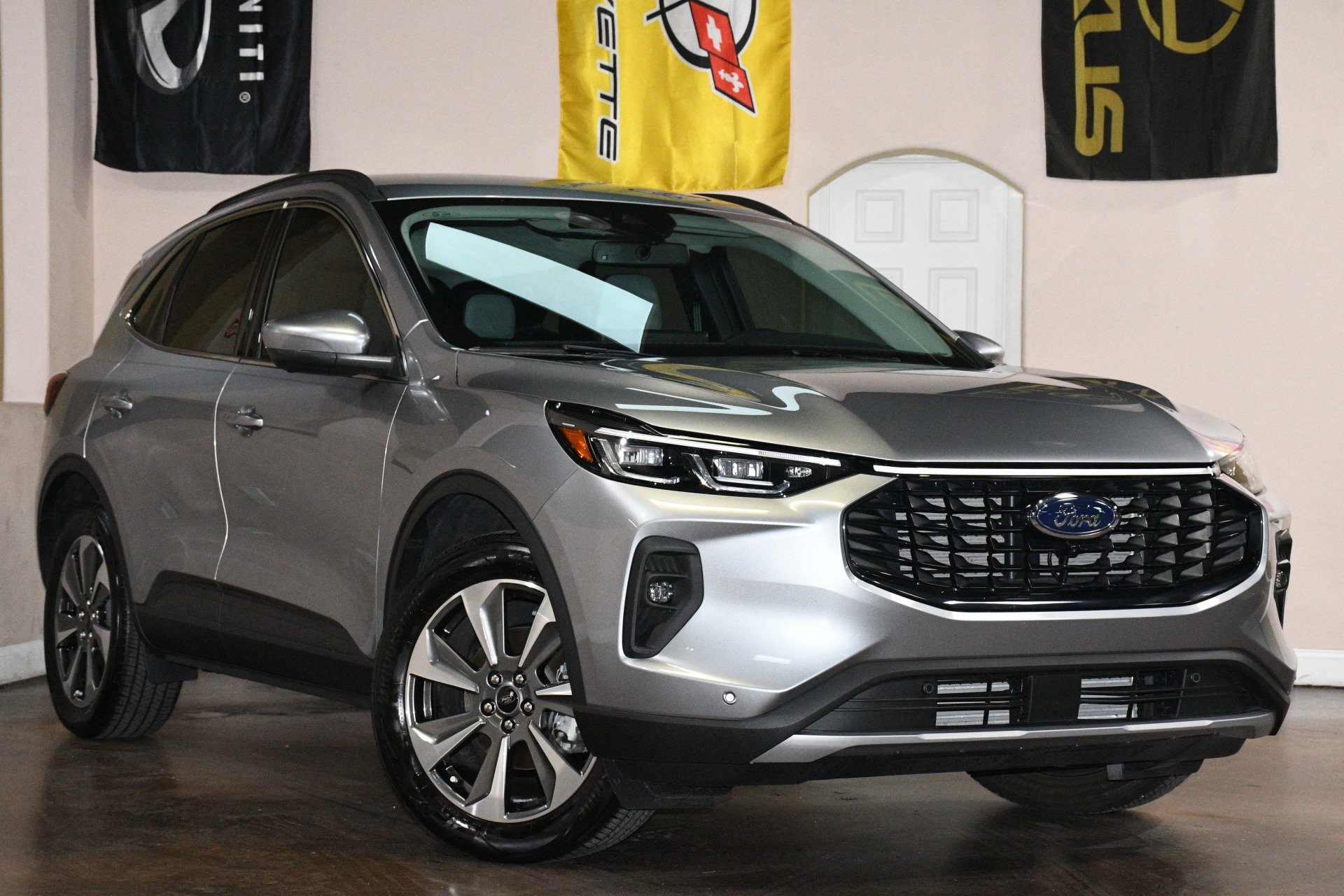 Used 2024 Ford Escape Platinum AWD/4WD image 3