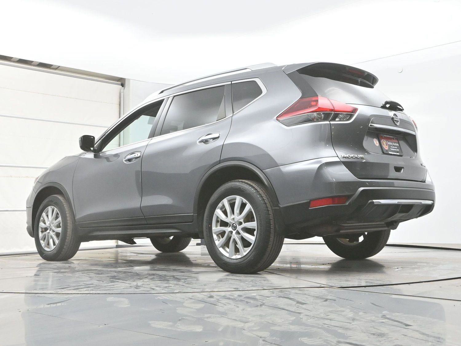Used 2018 Nissan Rogue SV image 32