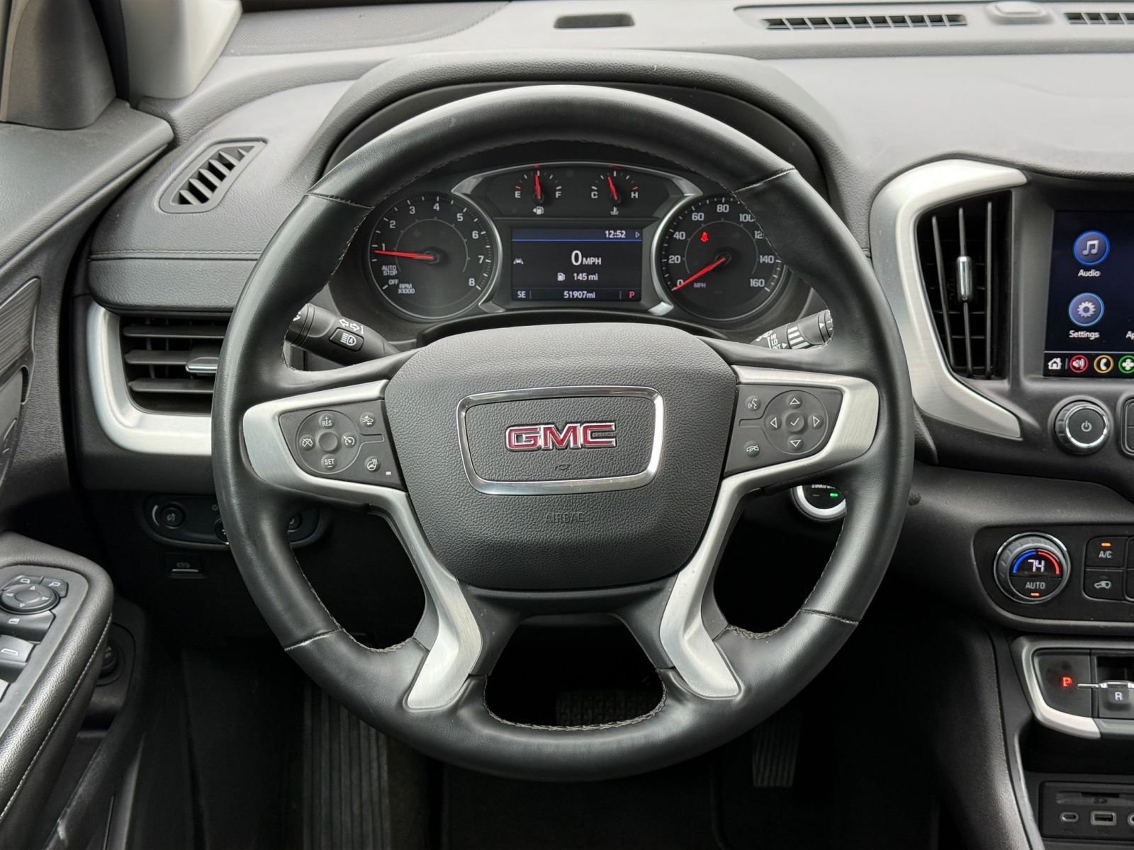 Used 2024 GMC Terrain SLT image 29