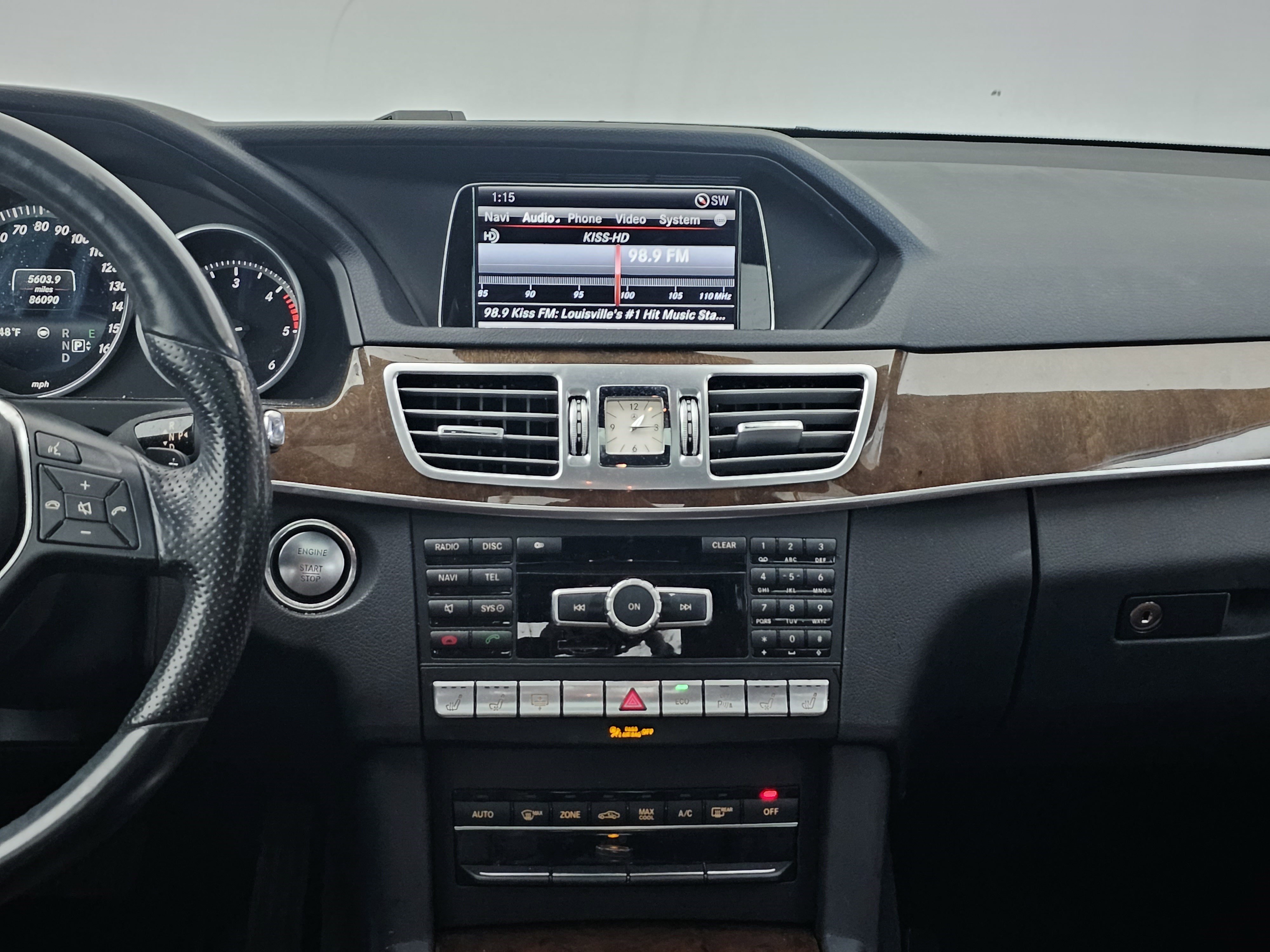 Used 2014 Mercedes-Benz E 250 BlueTEC 4MATIC Sedan image 21