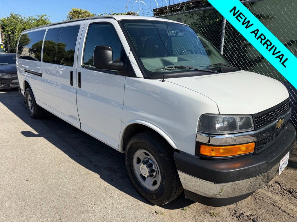 Used 2017 Chevrolet Express 3500 LT w/ LT Preferred Equipment Group image 2