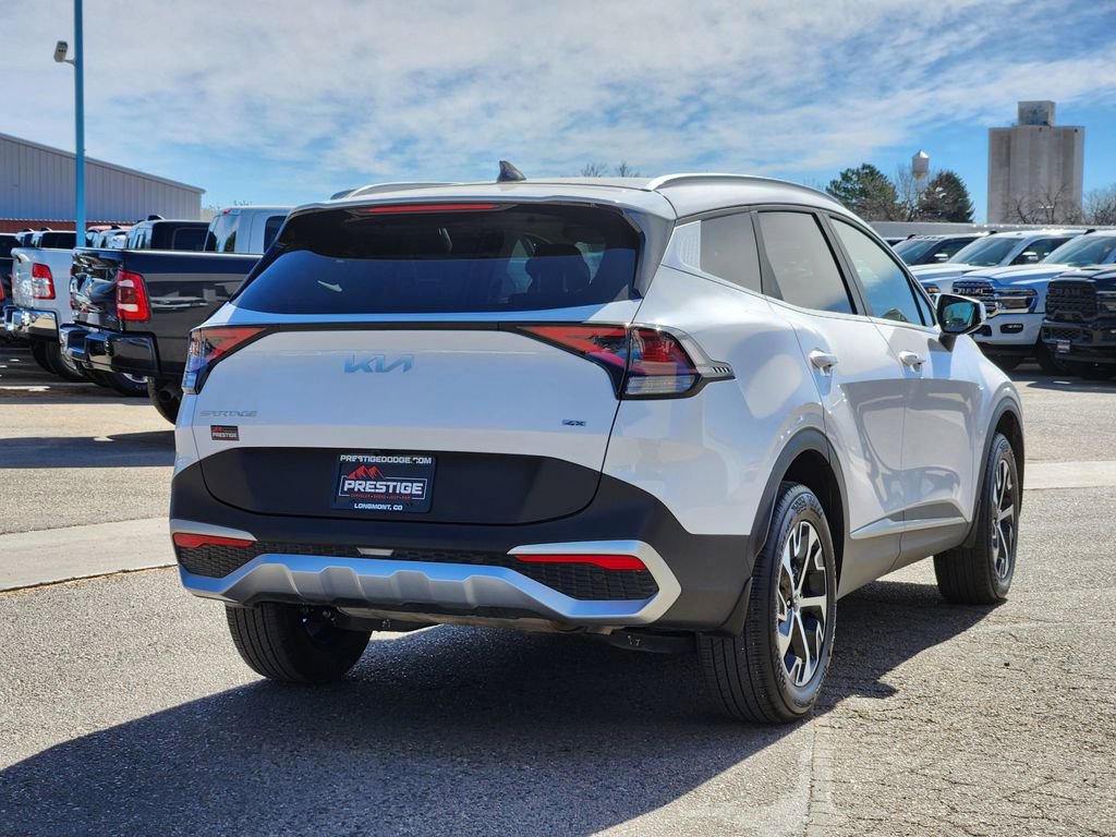 Used 2025 Kia Sportage EX image 3