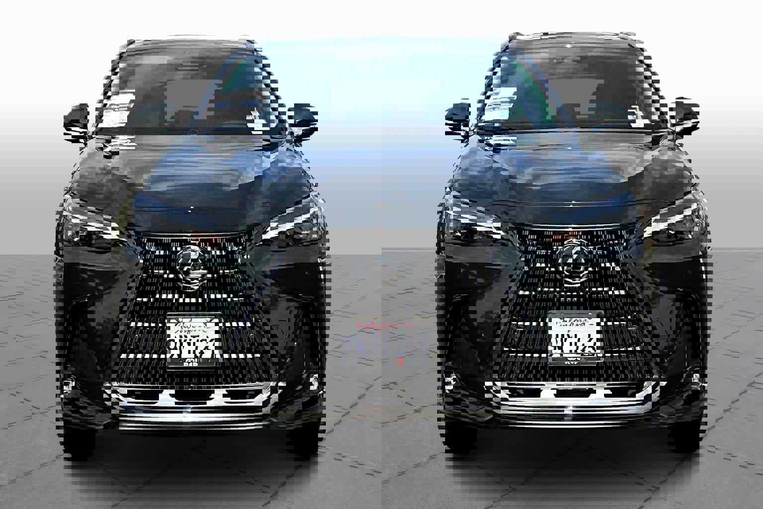 Used 2025 Lexus NX 250 FWD w/ Premium Package image 3