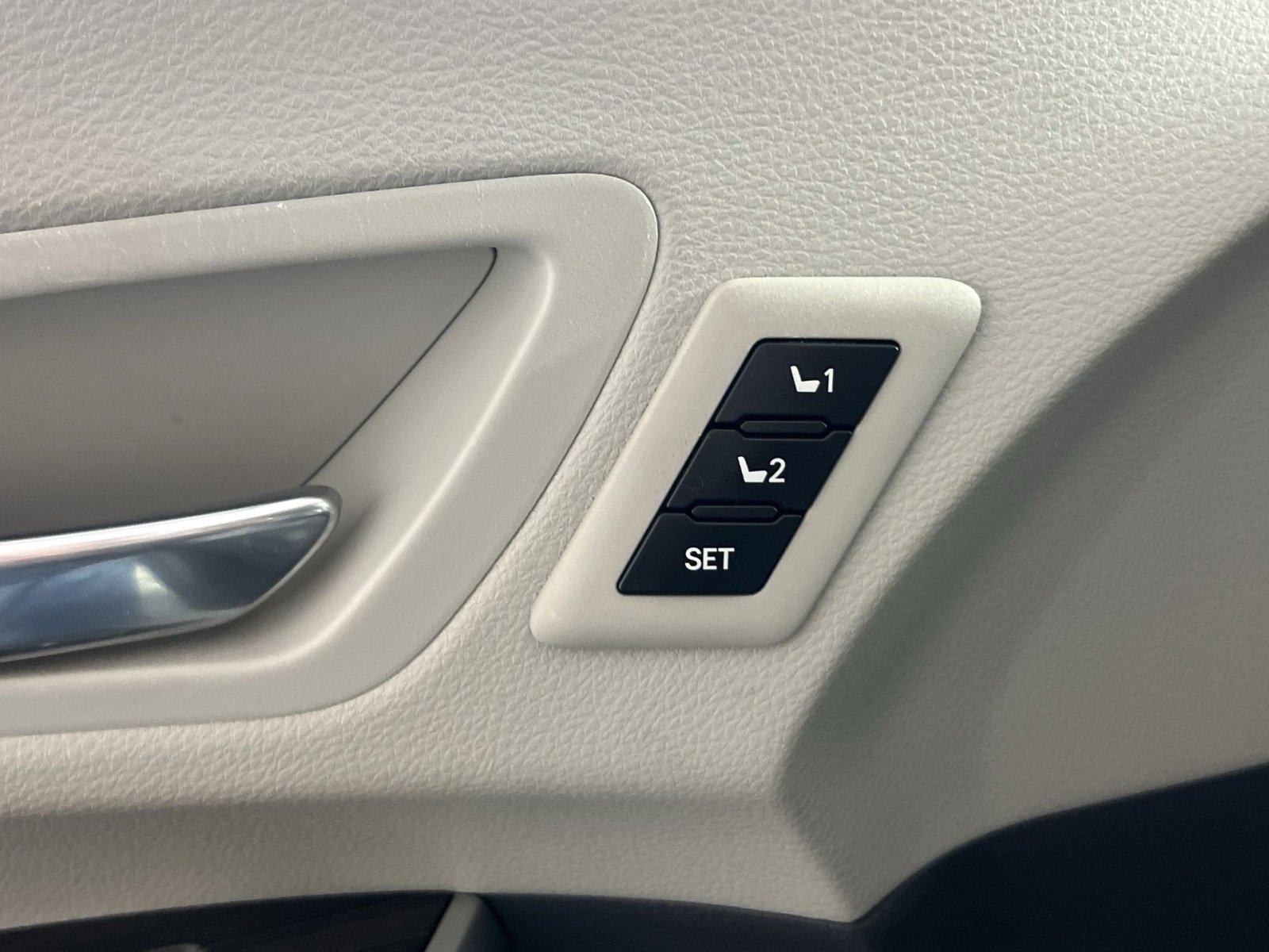 Used 2021 Toyota Sienna Limited FWD image 34