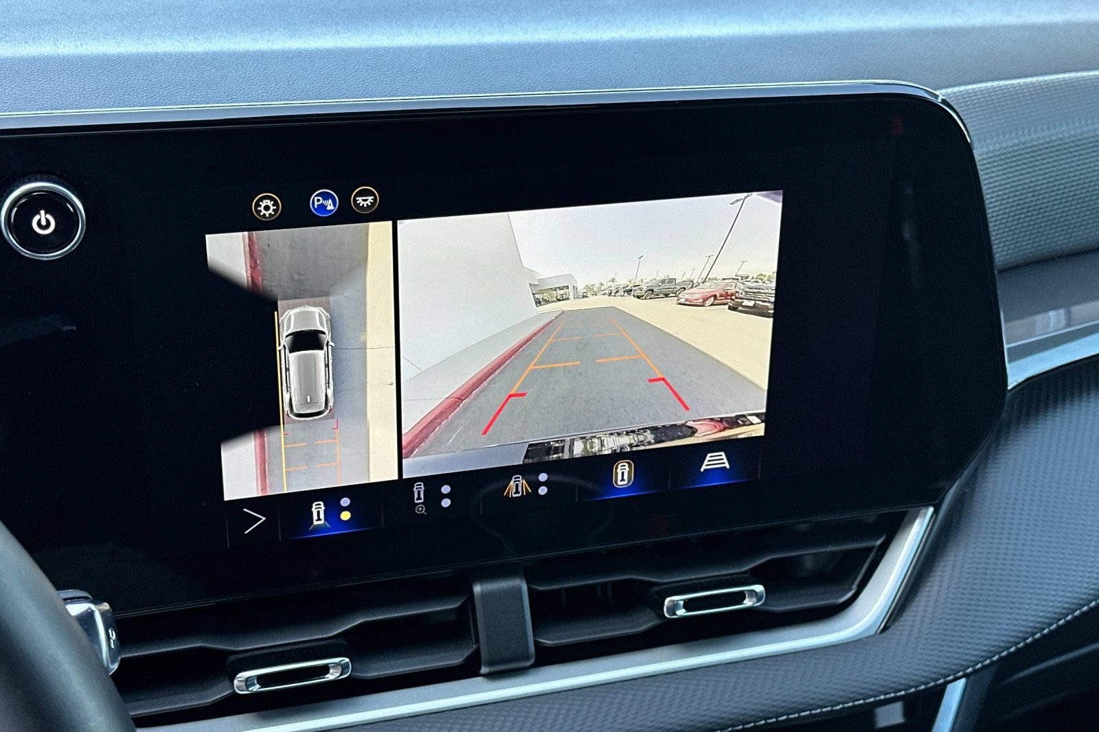 Used 2025 Chevrolet Equinox LT w/ Safety and Technology Package FWD image 26