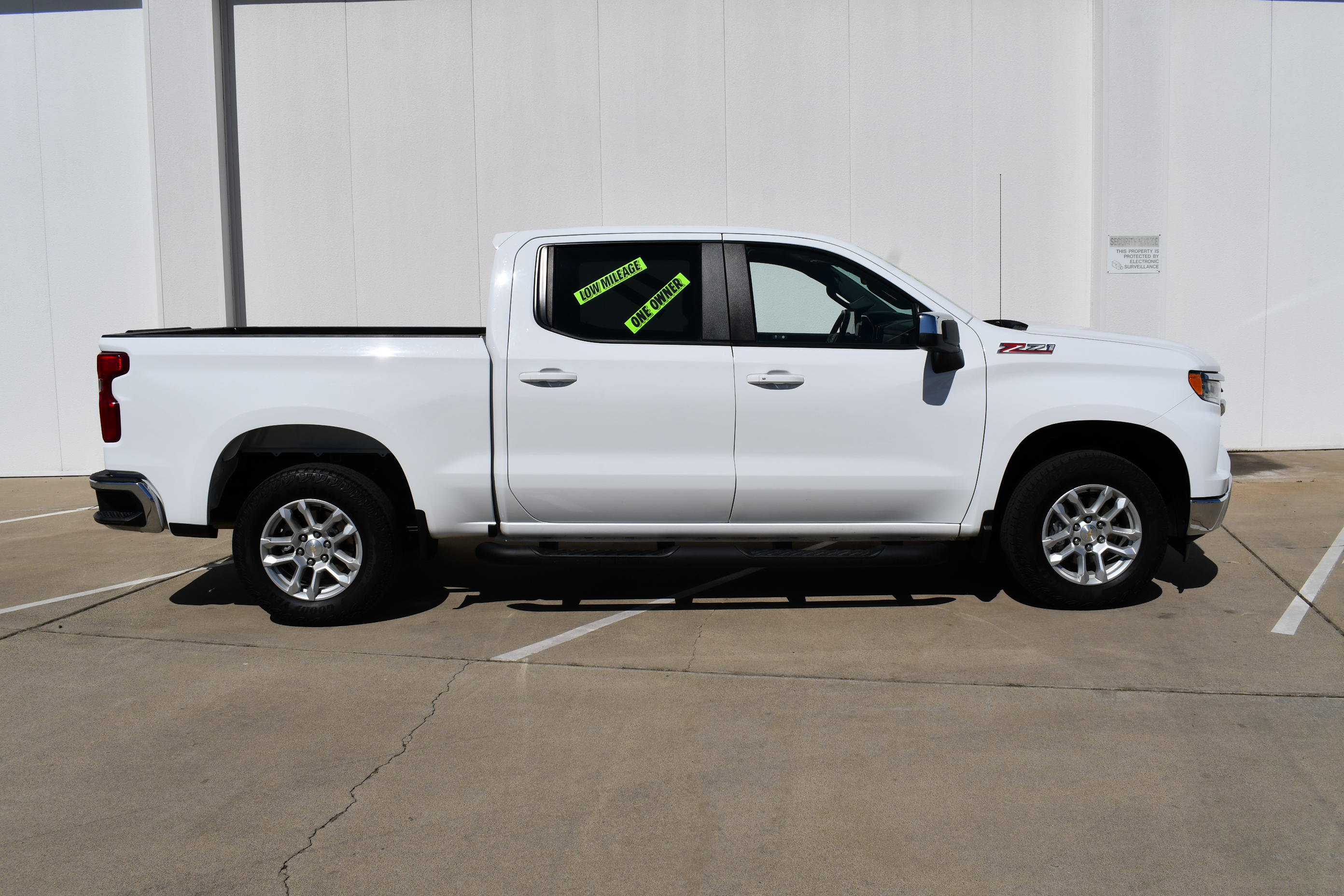 Used 2023 Chevrolet Silverado 1500 LT w/ Z71 Off-Road Package image 4