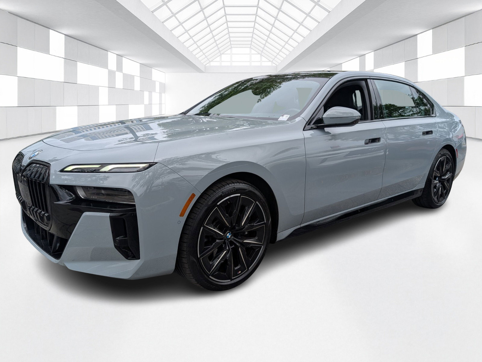 Used 2023 BMW 740i image 3
