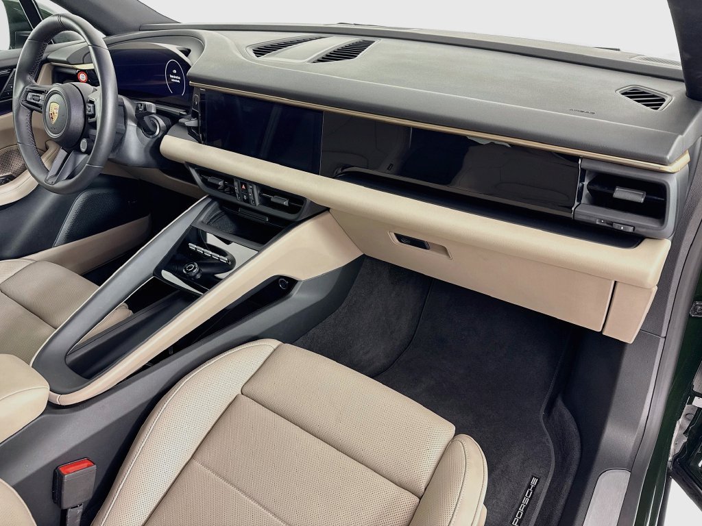 Certified 2025 Porsche Macan Electric RWD image 30