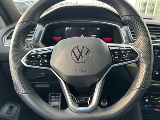 Certified 2022 Volkswagen Tiguan SE R-Line image 41