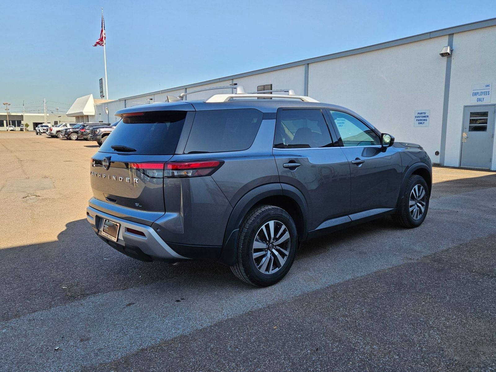 Used 2023 Nissan Pathfinder SL FWD image 6