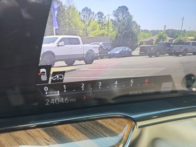 Used 2024 Cadillac Escalade ESV Premium Luxury Platinum image 17