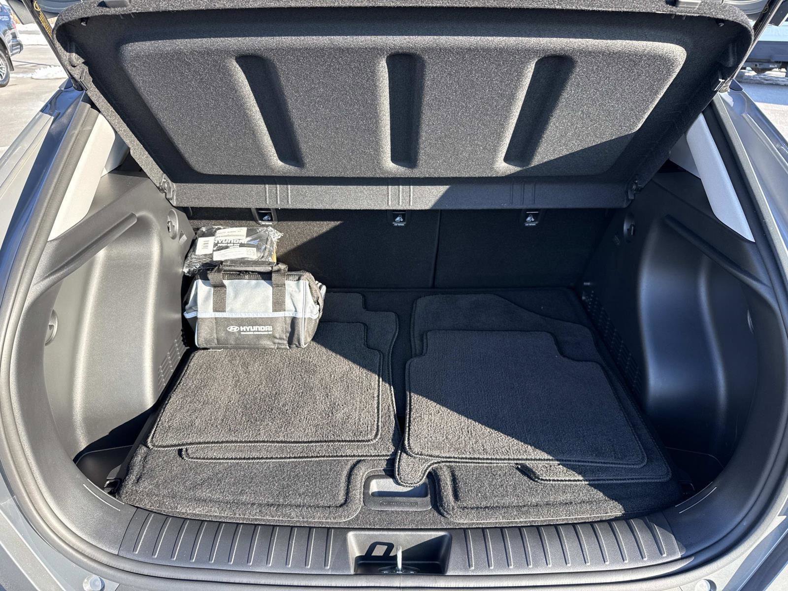 Used 2025 Hyundai Kona SEL image 21