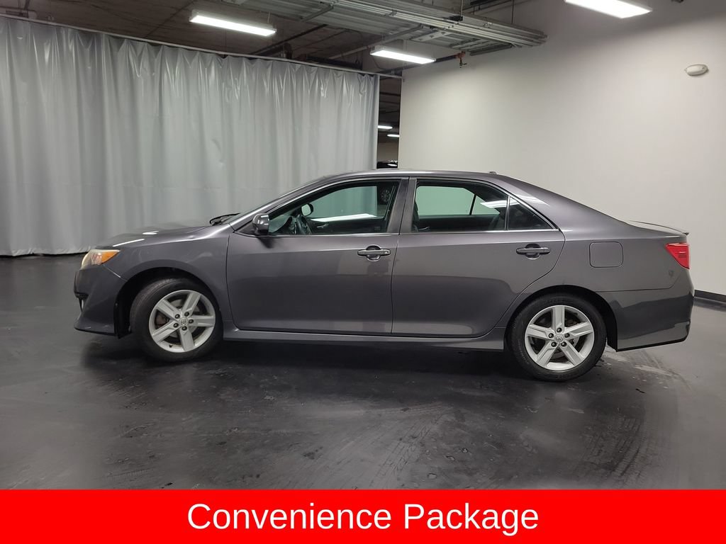 Used 2014 Toyota Camry SE w/ Moonroof Package FWD image 5
