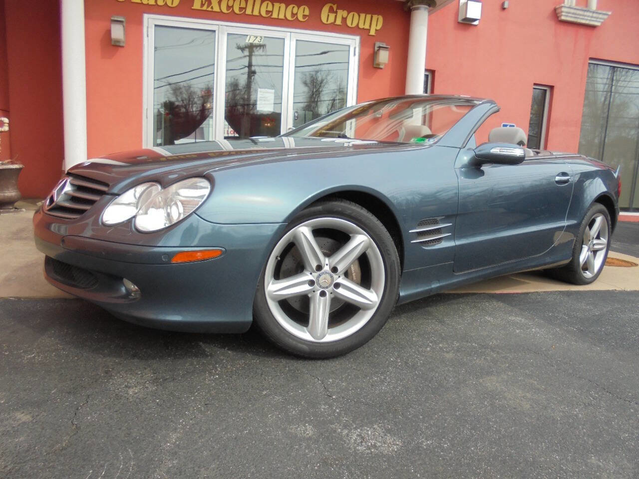 Used 2004 Mercedes-Benz SL 500 w/ Trim Pkg image 1