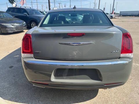 Used 2019 Chrysler 300 Touring L w/ Quick Order Package 22F AWD/4WD image 7