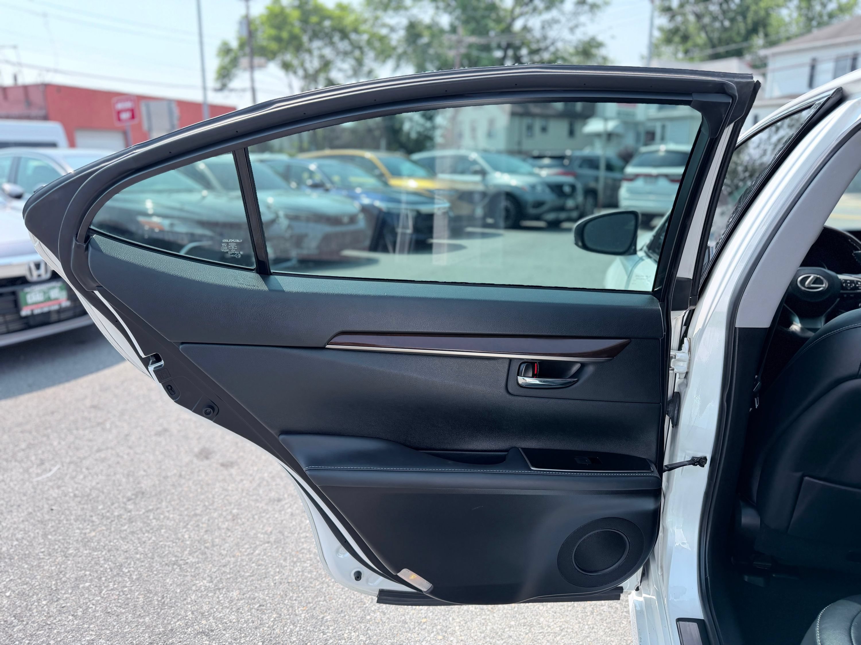 Used 2018 Lexus ES 350 w/ Premier Package FWD image 16