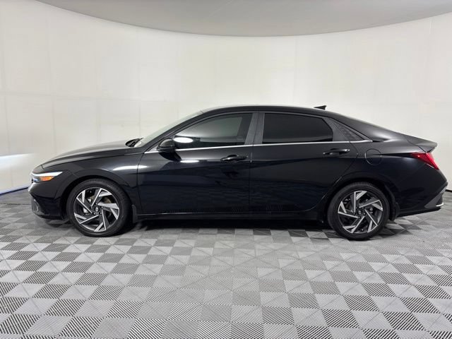 Used 2024 Hyundai Elantra SEL w/ Convenience Package FWD image 9