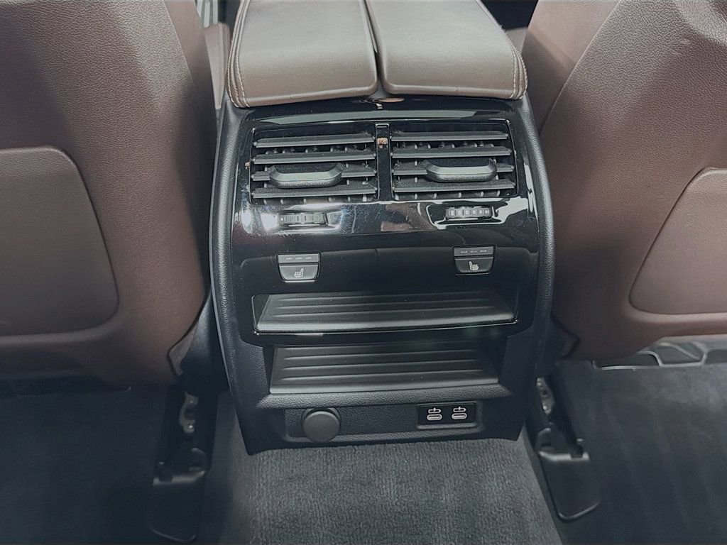 Used 2021 BMW M550i xDrive w/ Dynamic Handling Package image 30