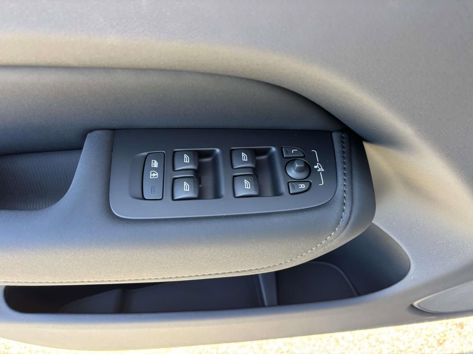 New 2026 Volvo XC60 B5 Plus AWD/4WD image 13